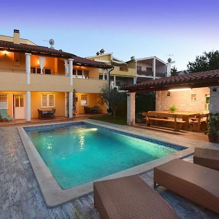 Villa Ulika - 3 Apt For 4 Persons بولا المظهر الخارجي الصورة