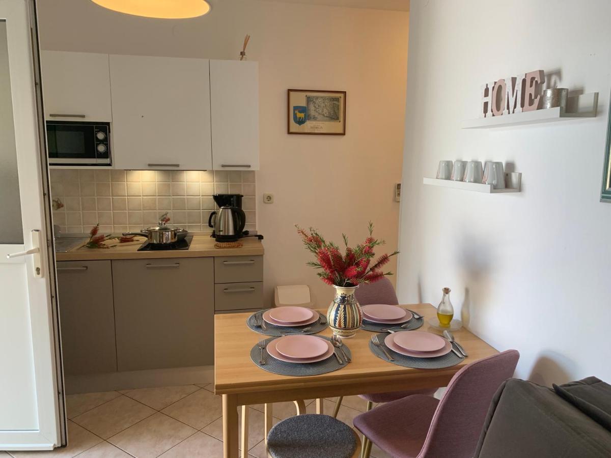 Villa Ulika - 3 Apt For 4 Persons بولا المظهر الخارجي الصورة