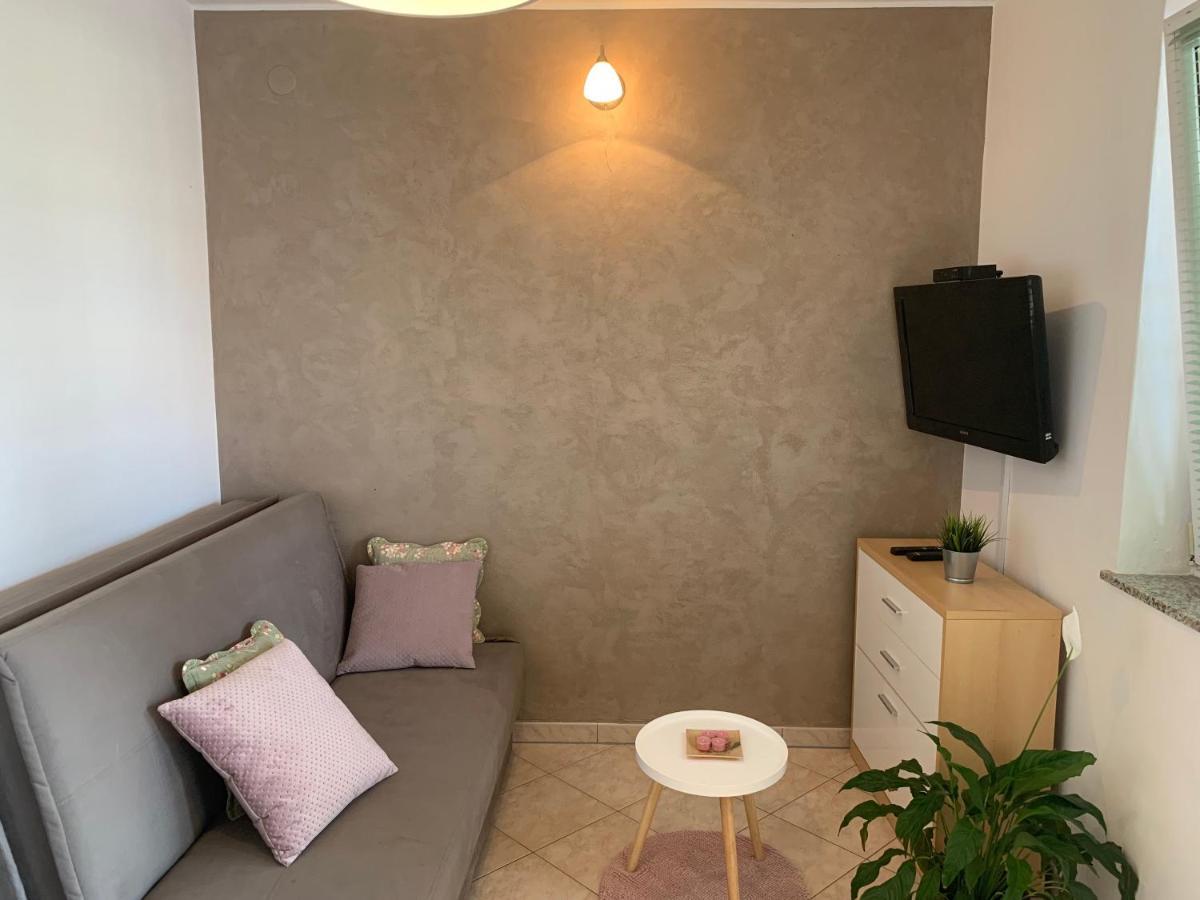 Villa Ulika - 3 Apt For 4 Persons بولا المظهر الخارجي الصورة