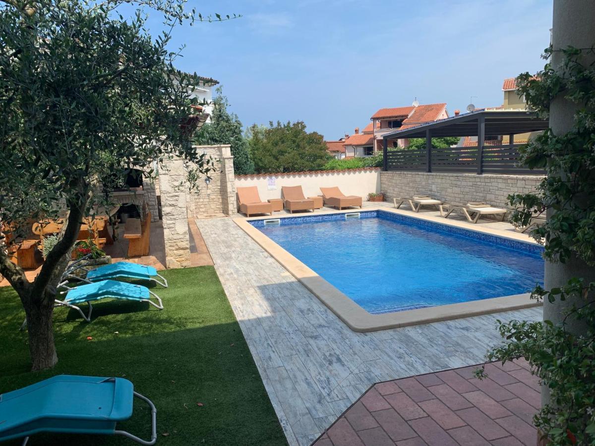 Villa Ulika - 3 Apt For 4 Persons بولا المظهر الخارجي الصورة