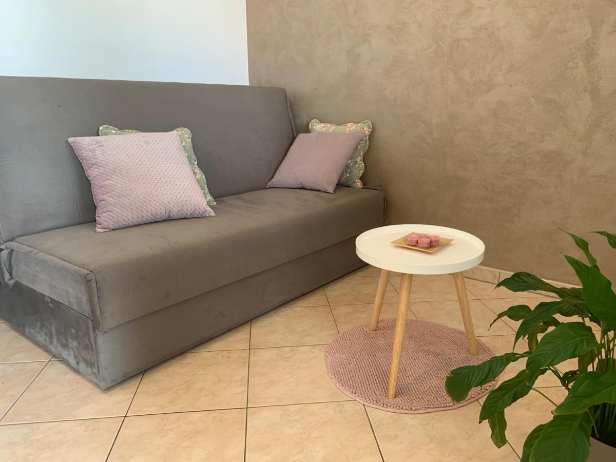 Villa Ulika - 3 Apt For 4 Persons بولا المظهر الخارجي الصورة