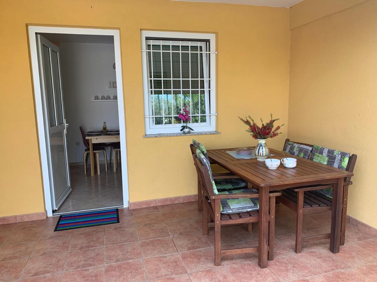 Villa Ulika - 3 Apt For 4 Persons بولا المظهر الخارجي الصورة