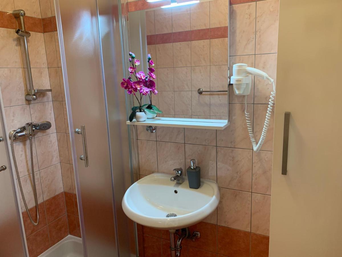 Villa Ulika - 3 Apt For 4 Persons بولا المظهر الخارجي الصورة