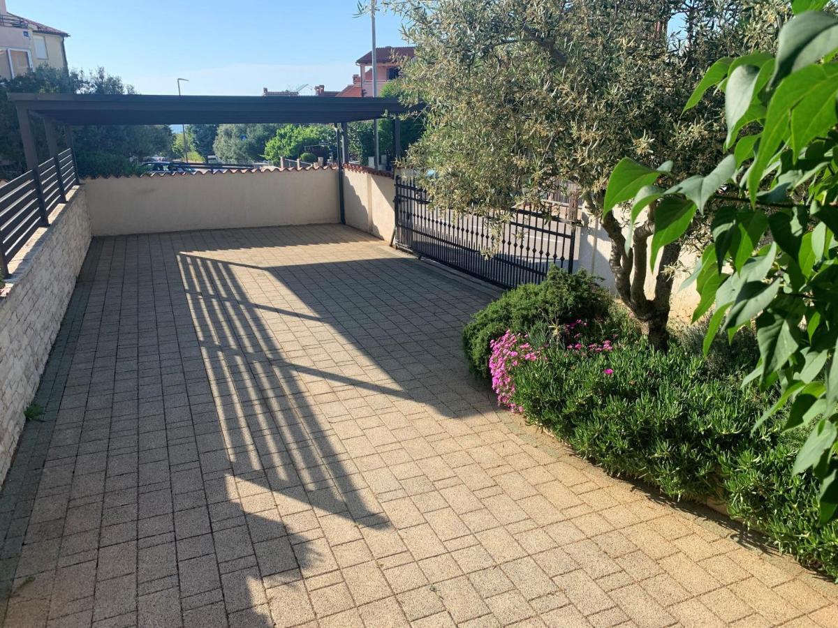 Villa Ulika - 3 Apt For 4 Persons بولا المظهر الخارجي الصورة