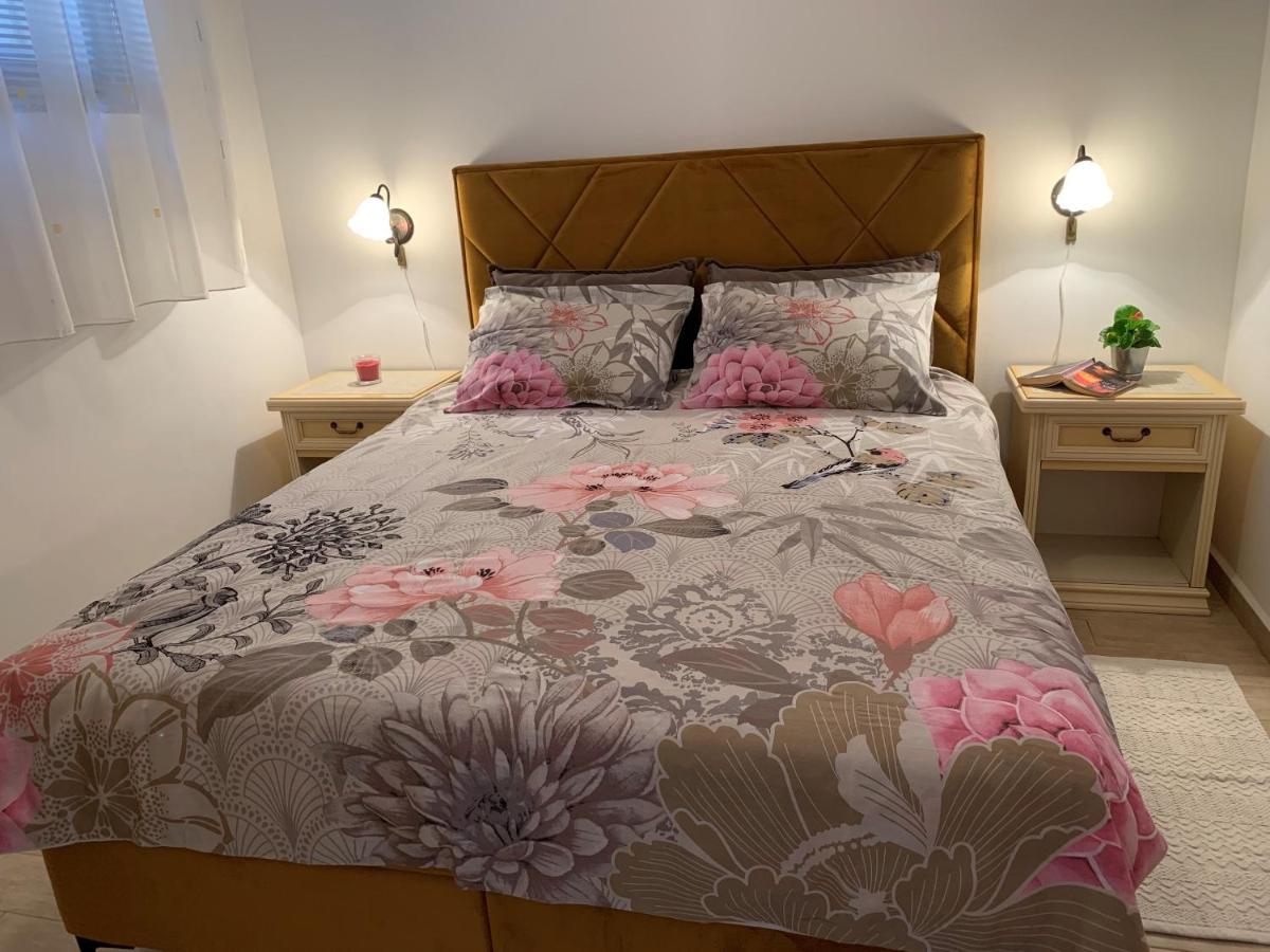 Villa Ulika - 3 Apt For 4 Persons بولا المظهر الخارجي الصورة
