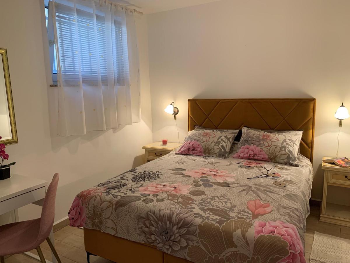 Villa Ulika - 3 Apt For 4 Persons بولا المظهر الخارجي الصورة