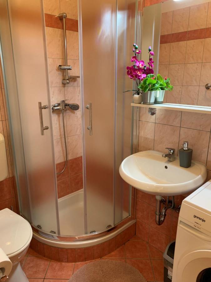 Villa Ulika - 3 Apt For 4 Persons بولا المظهر الخارجي الصورة