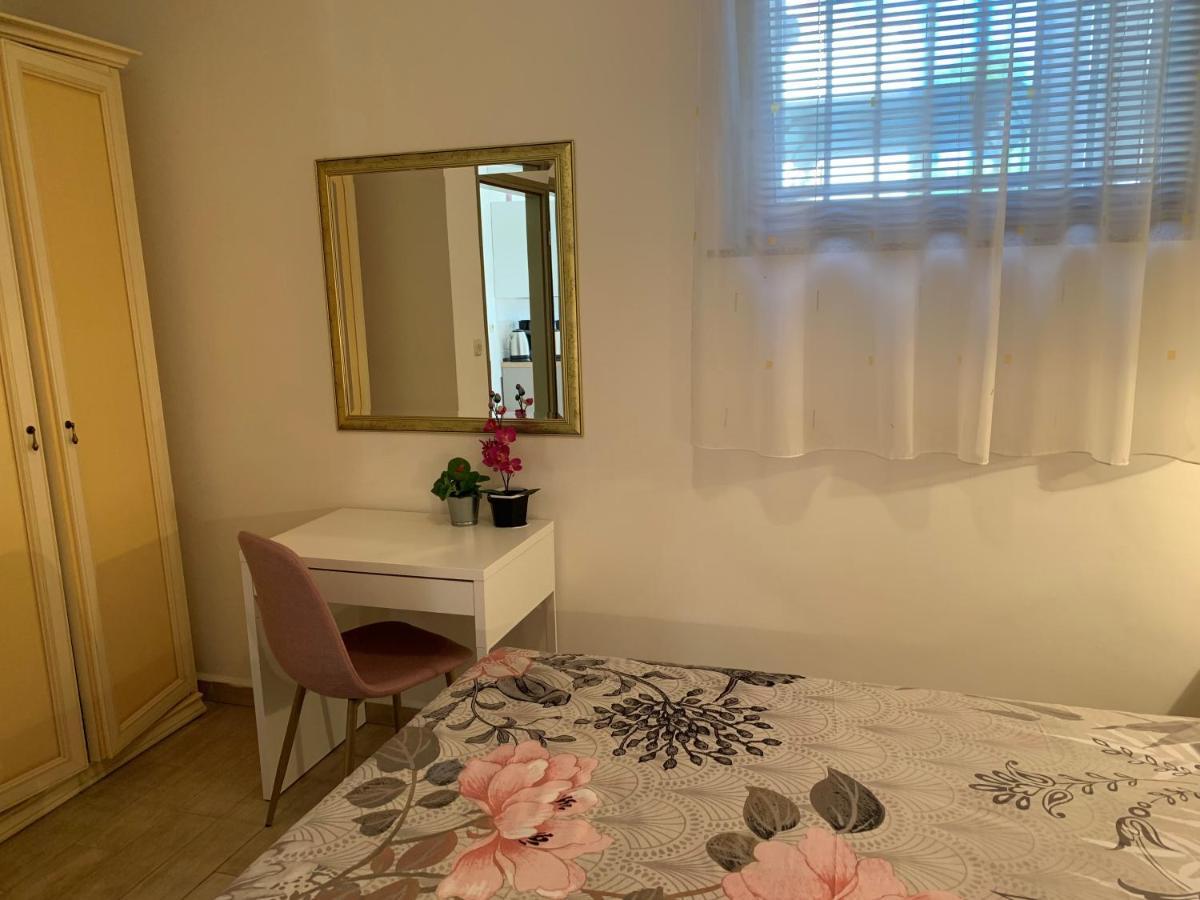 Villa Ulika - 3 Apt For 4 Persons بولا المظهر الخارجي الصورة