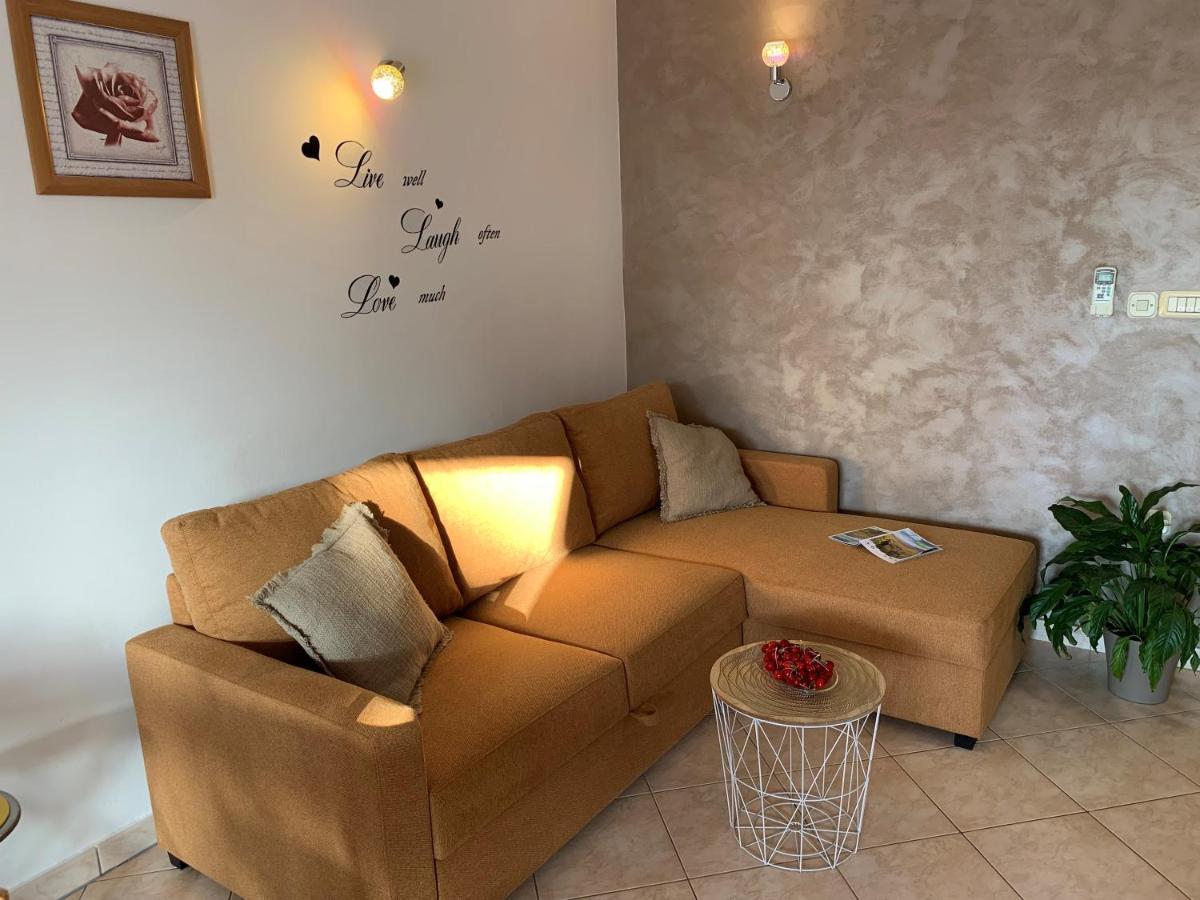 Villa Ulika - 3 Apt For 4 Persons بولا المظهر الخارجي الصورة