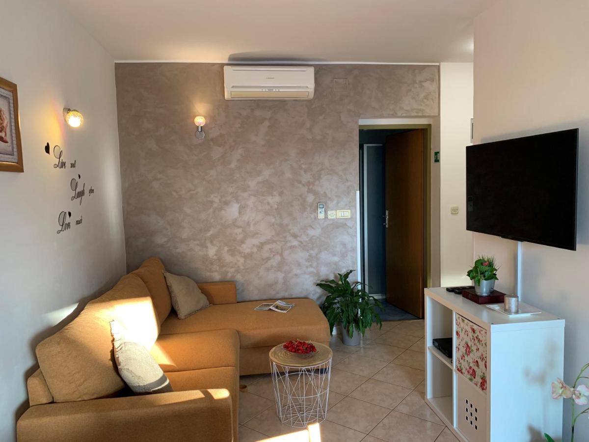 Villa Ulika - 3 Apt For 4 Persons بولا المظهر الخارجي الصورة