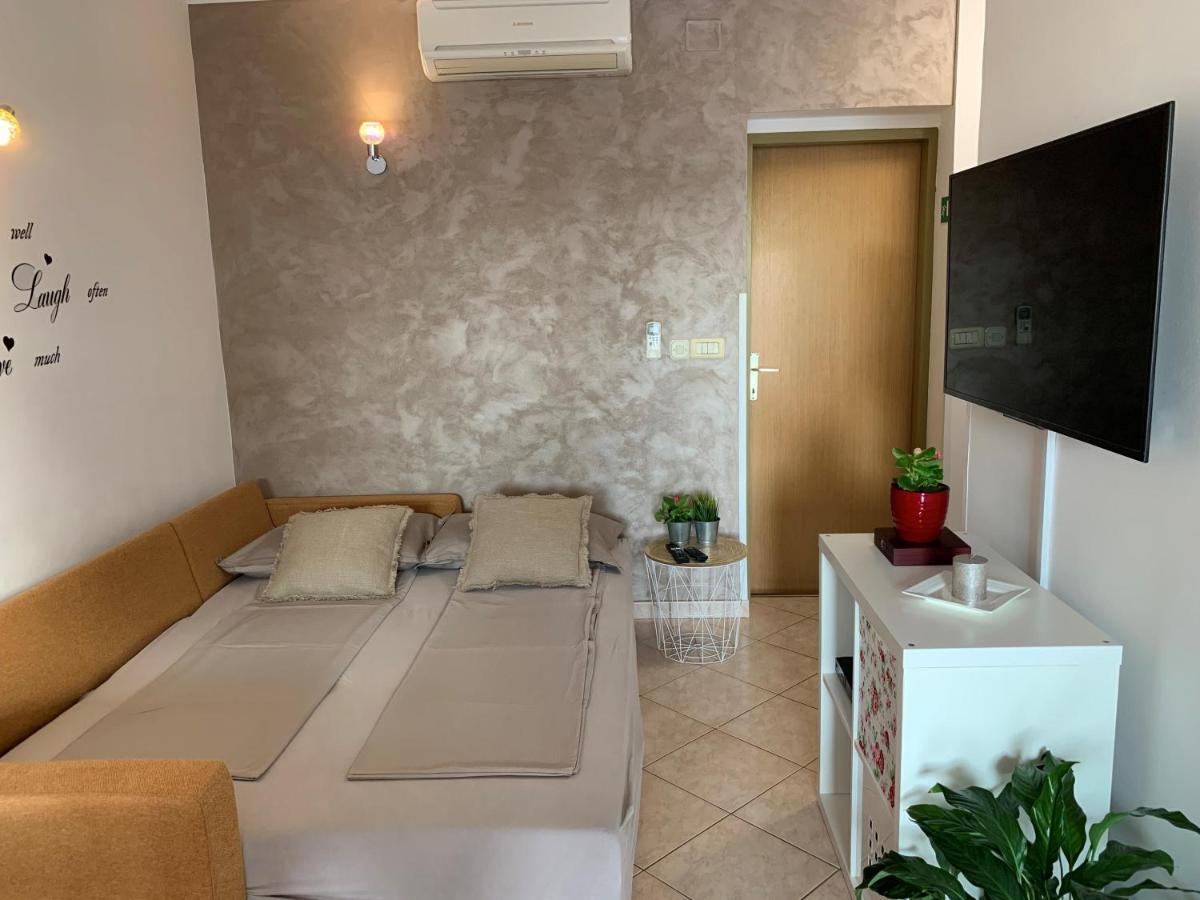 Villa Ulika - 3 Apt For 4 Persons بولا المظهر الخارجي الصورة
