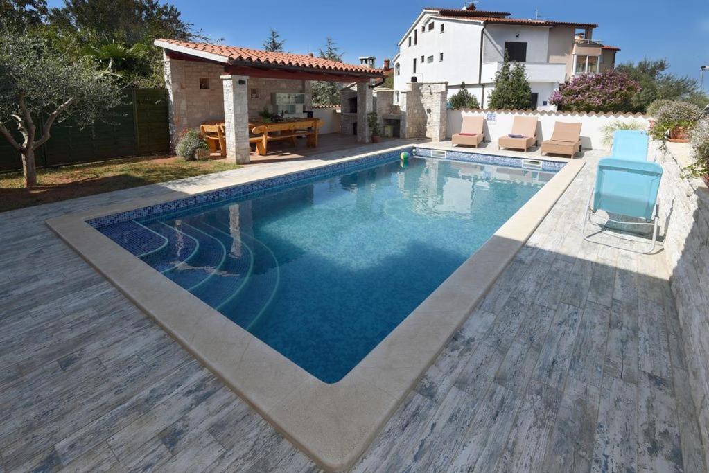 Villa Ulika - 3 Apt For 4 Persons بولا المظهر الخارجي الصورة