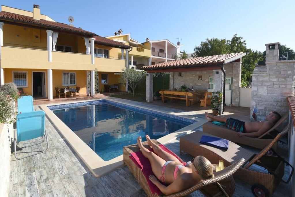 Villa Ulika - 3 Apt For 4 Persons بولا المظهر الخارجي الصورة