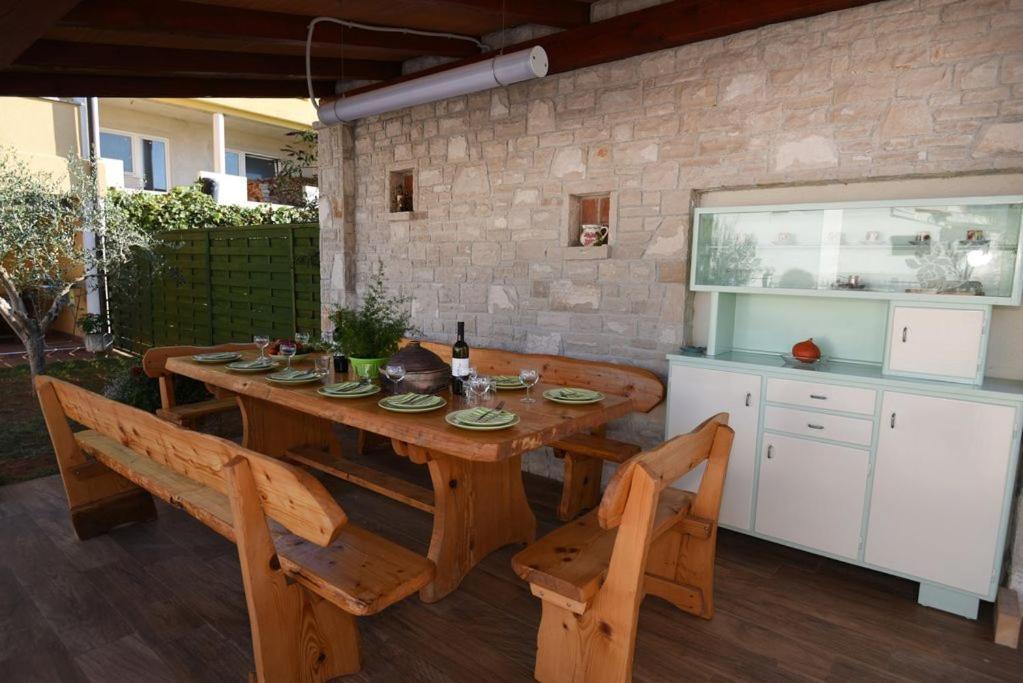 Villa Ulika - 3 Apt For 4 Persons بولا المظهر الخارجي الصورة