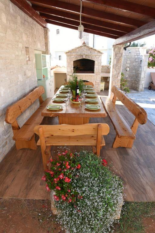 Villa Ulika - 3 Apt For 4 Persons بولا المظهر الخارجي الصورة