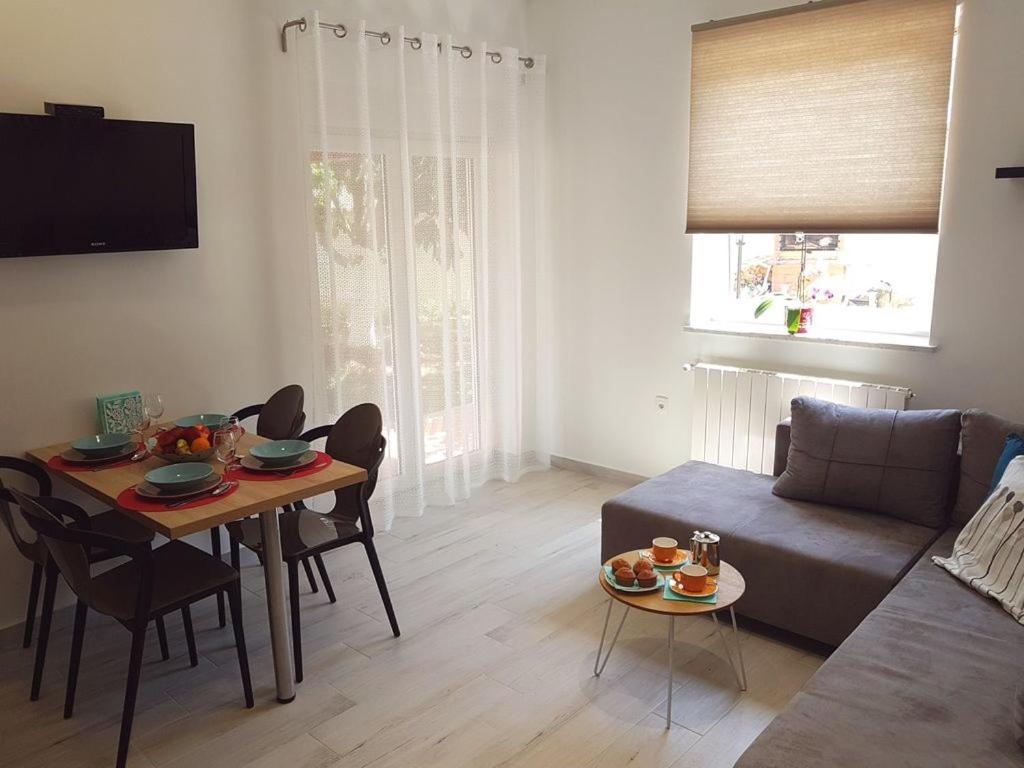 Villa Ulika - 3 Apt For 4 Persons بولا المظهر الخارجي الصورة