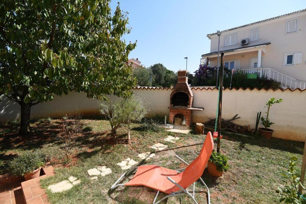 Villa Ulika - 3 Apt For 4 Persons بولا المظهر الخارجي الصورة