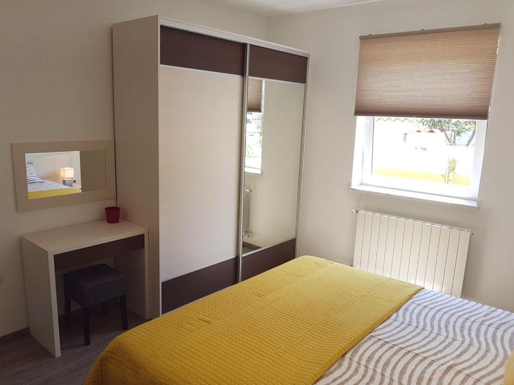 Villa Ulika - 3 Apt For 4 Persons بولا المظهر الخارجي الصورة